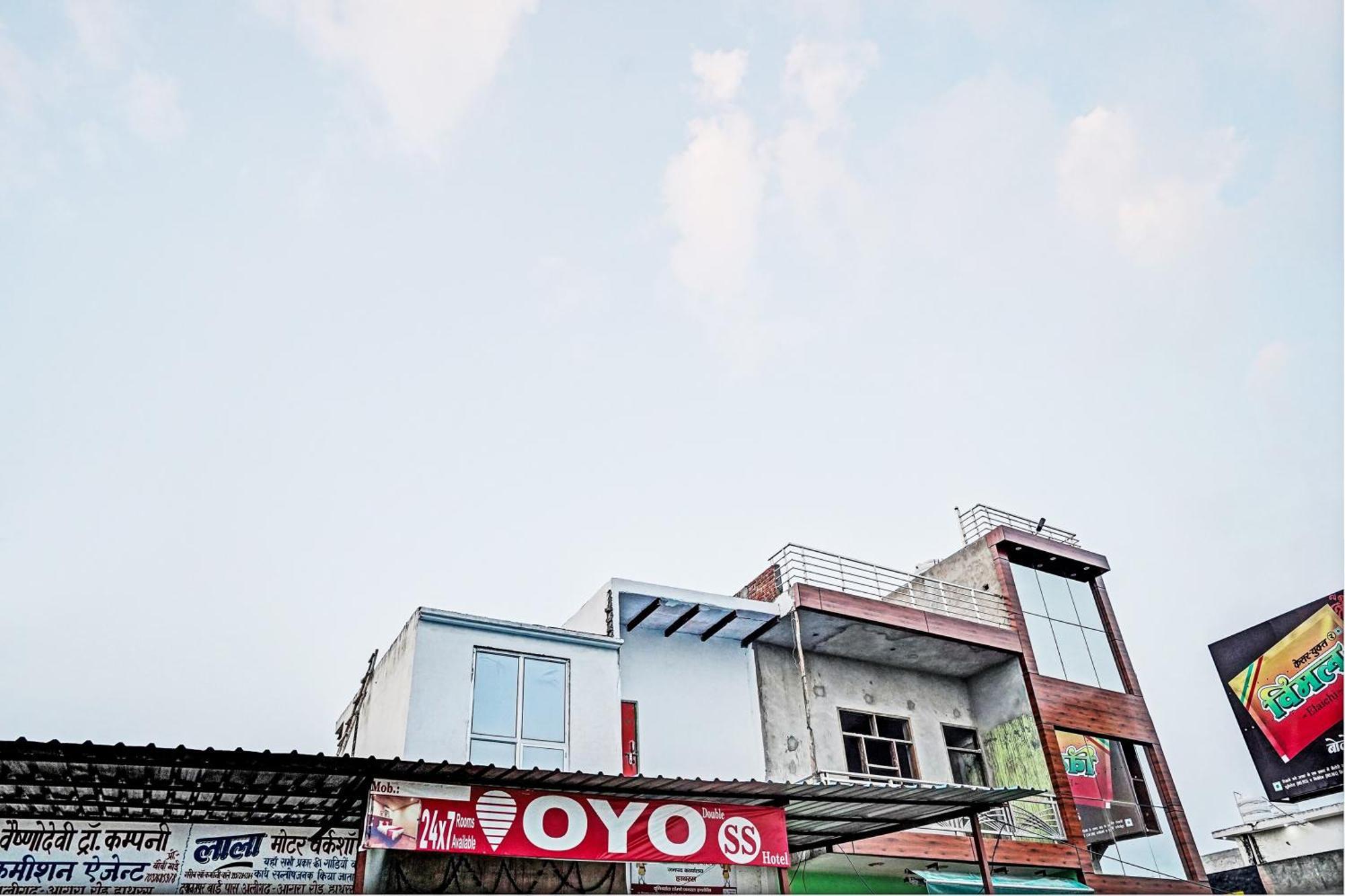 Oyo Double Ss Hotel Hathras Екстер'єр фото