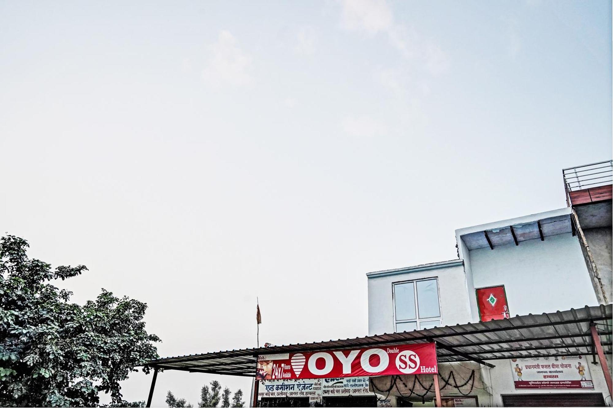 Oyo Double Ss Hotel Hathras Екстер'єр фото