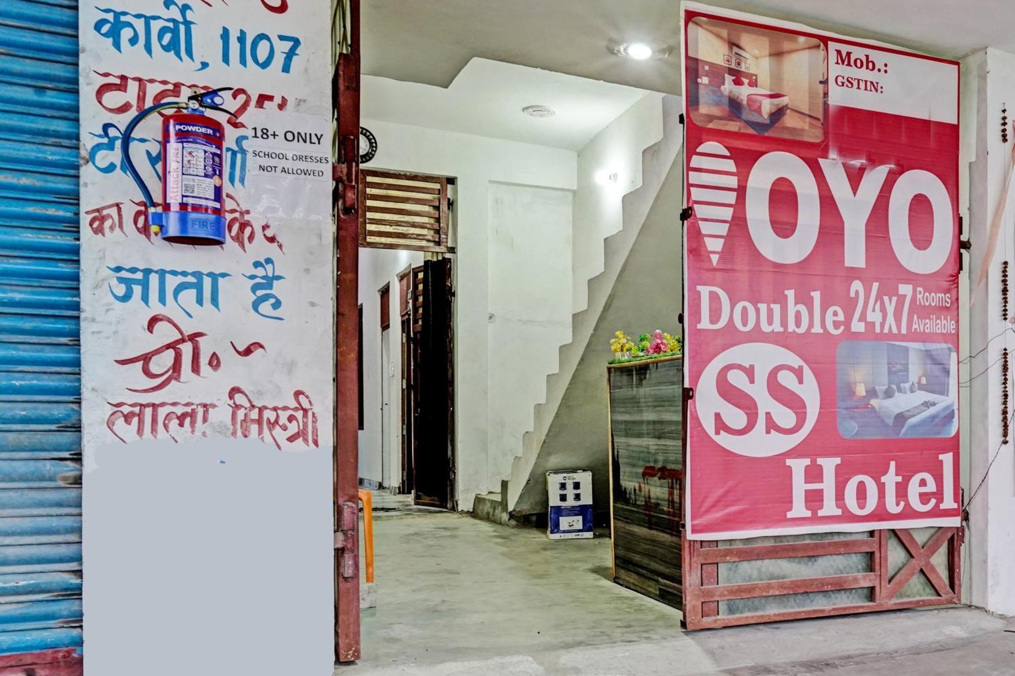 Oyo Double Ss Hotel Hathras Екстер'єр фото