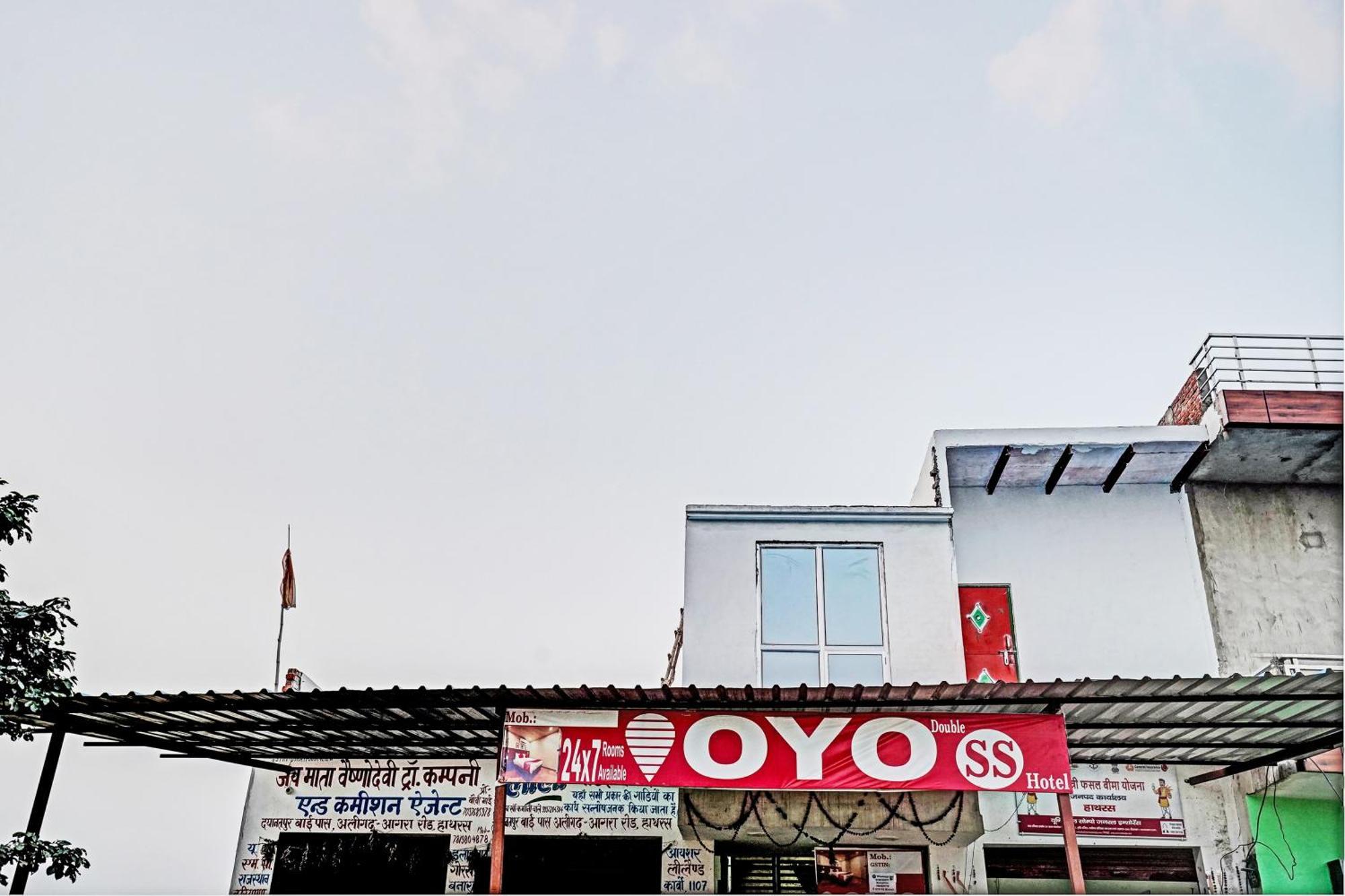 Oyo Double Ss Hotel Hathras Екстер'єр фото